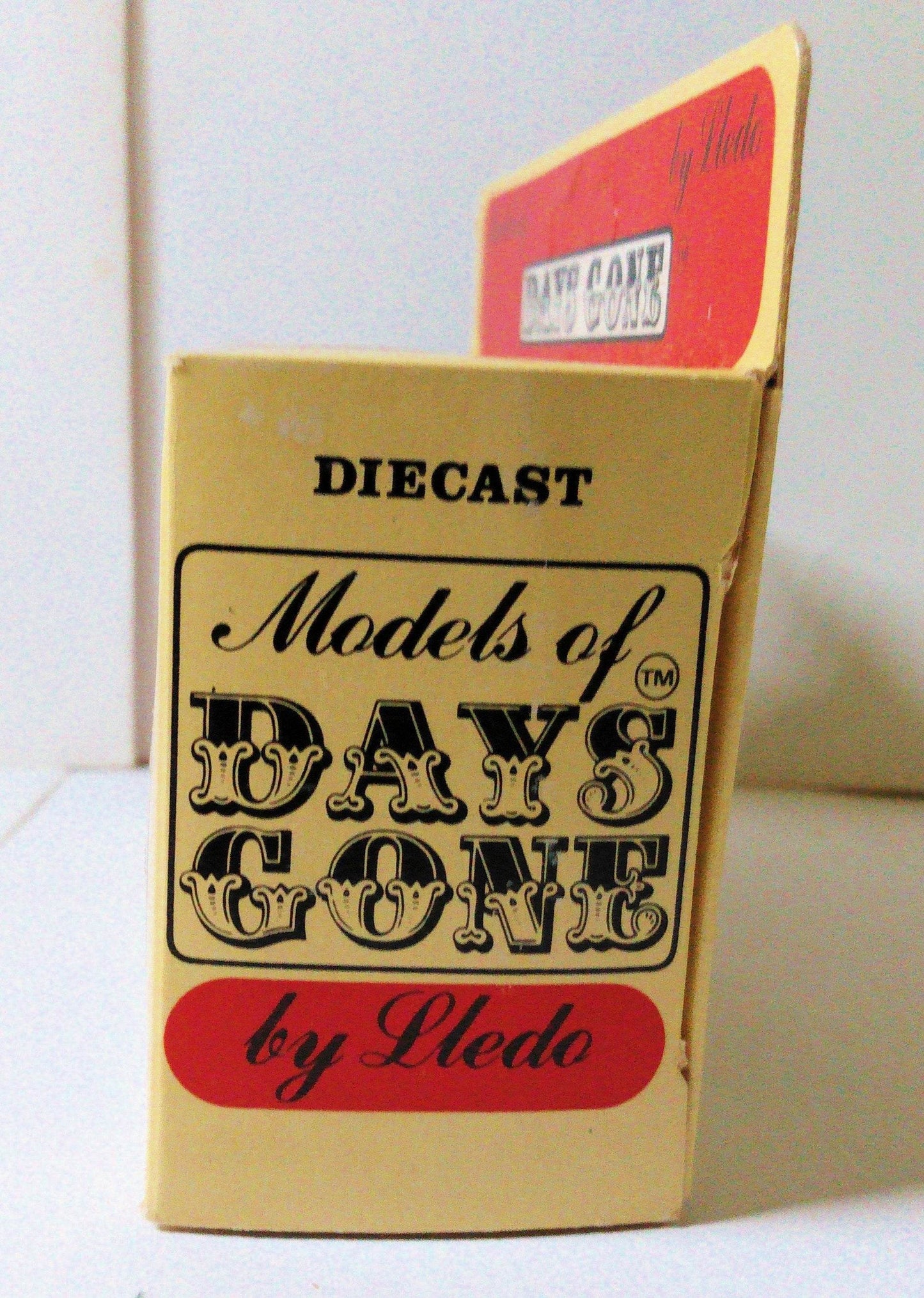 Lledo DG6 Charrington of London Pubs 1920 Ford Model T Van England - TulipStuff