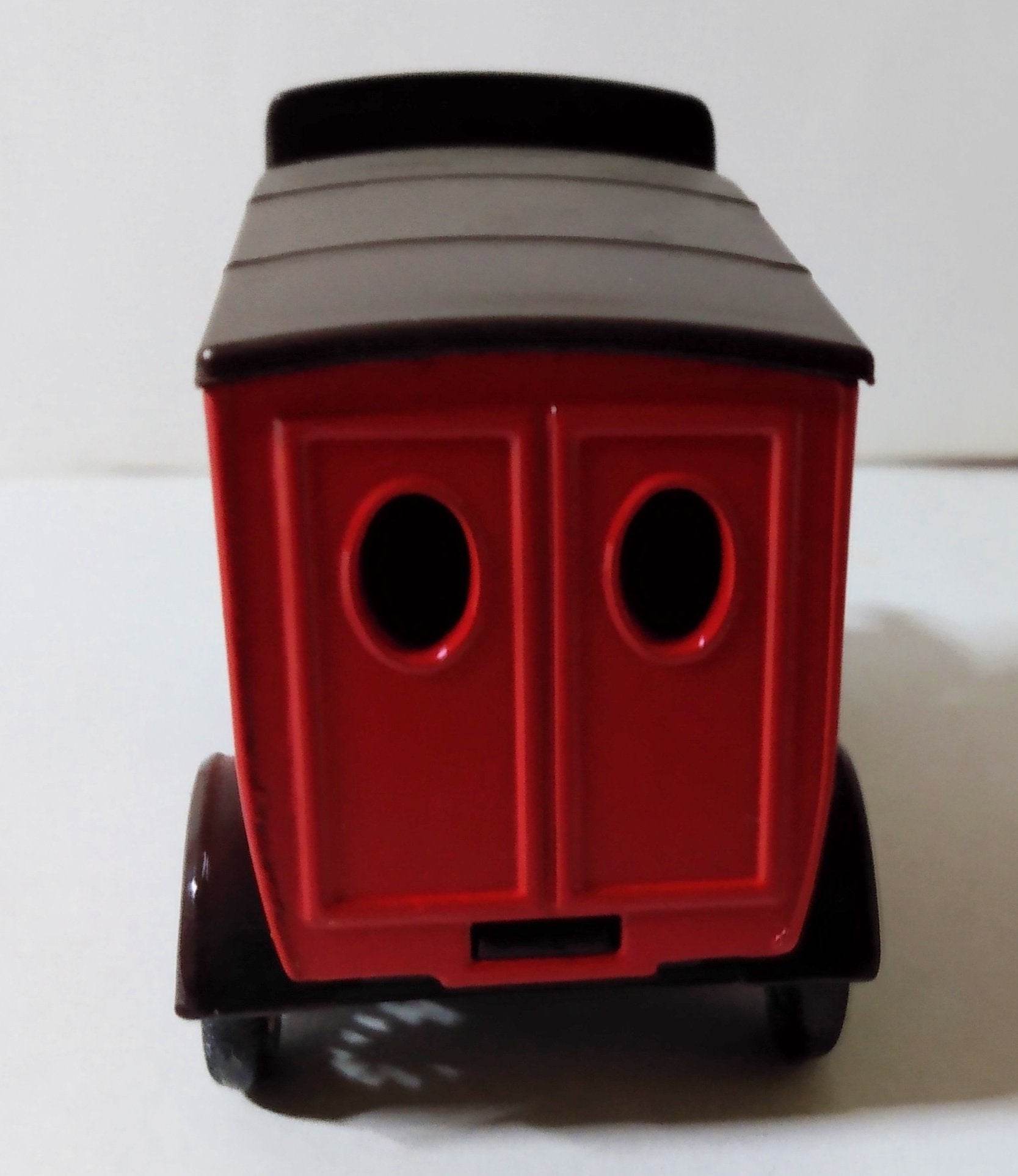 Lledo DG6 Charrington of London Pubs 1920 Ford Model T Van England - TulipStuff