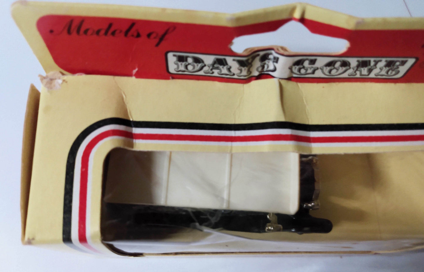 Lledo DG6 Rose & Crown Fine Ales & Stout 1920 Ford Model T Van England - TulipStuff