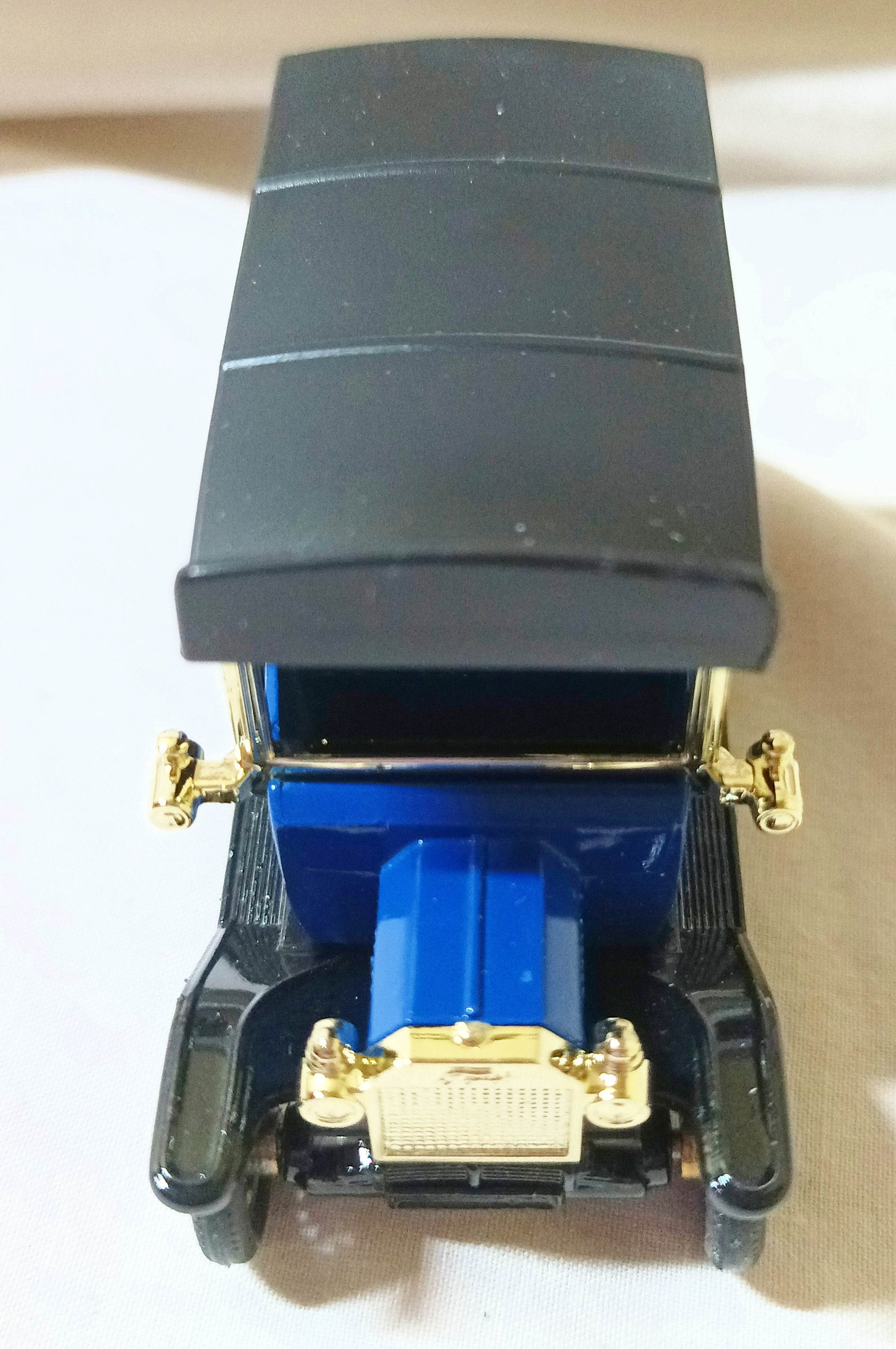 Lledo DG6-001 Yorkshire Post 1920 Ford Model T Van England - TulipStuff