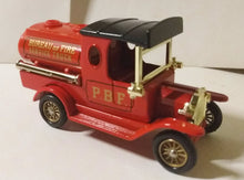 Load image into Gallery viewer, Lledo DG8 1920 Ford Model T Tanker Philadelphia Bureau of Fire PBF - TulipStuff
