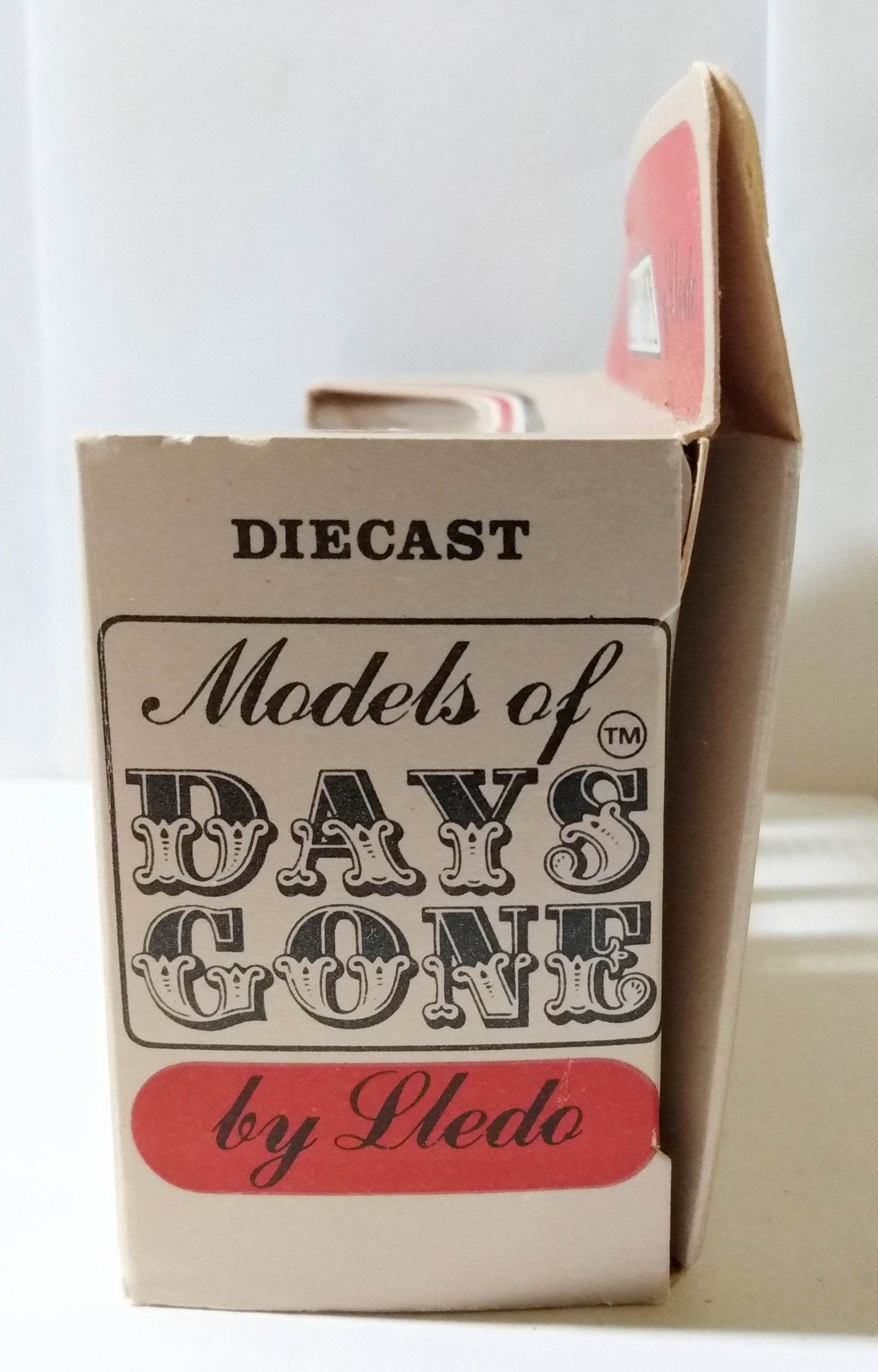 Lledo DG4 Lipton Teas Horse-Drawn Omnibus Bowery to Broadway Red 1984 - TulipStuff