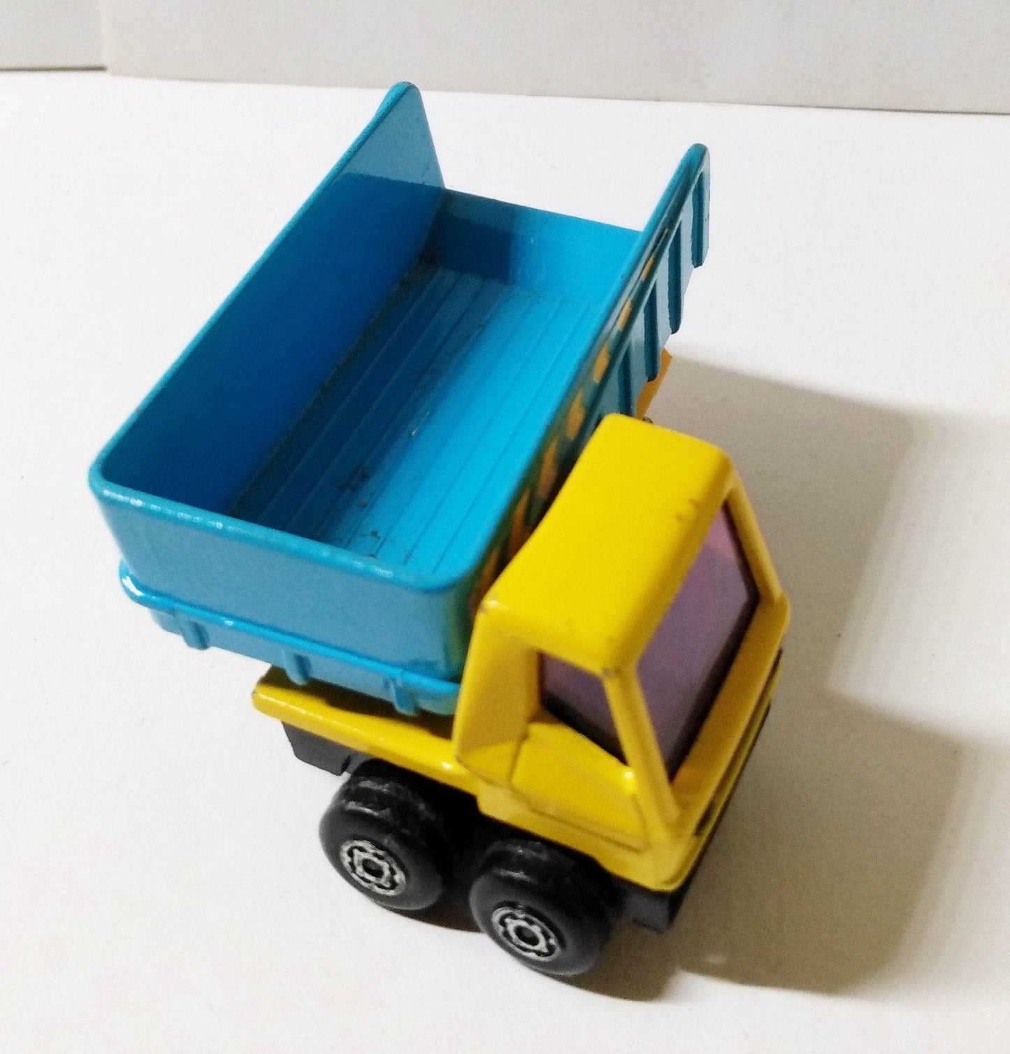 Lesney Matchbox 50 Articulated Truck Superfast England 1973 - TulipStuff