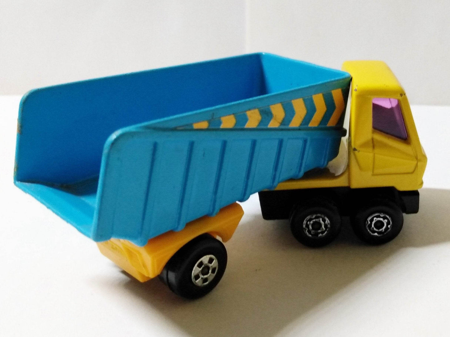 Lesney Matchbox 50 Articulated Truck Superfast England 1973 - TulipStuff