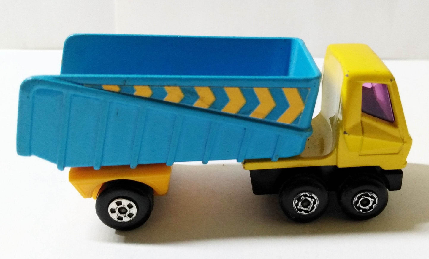 Lesney Matchbox 50 Articulated Truck Superfast England 1973 - TulipStuff