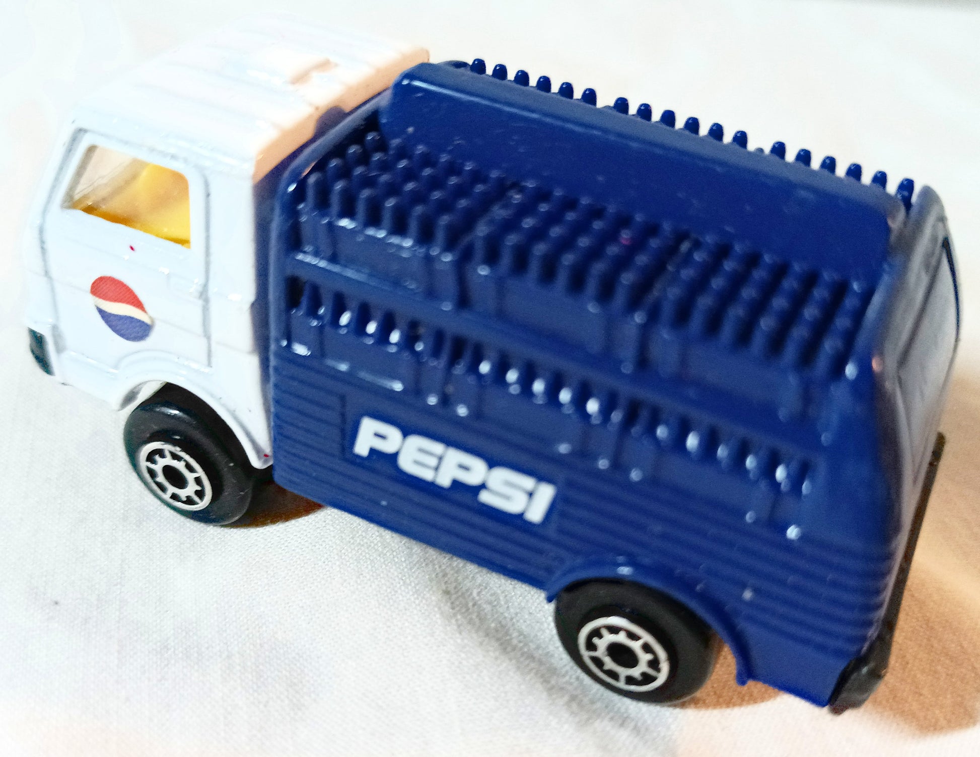 Maisto Road & Track Pepsi Bottle Delivery Truck 1:64 1990's - TulipStuff