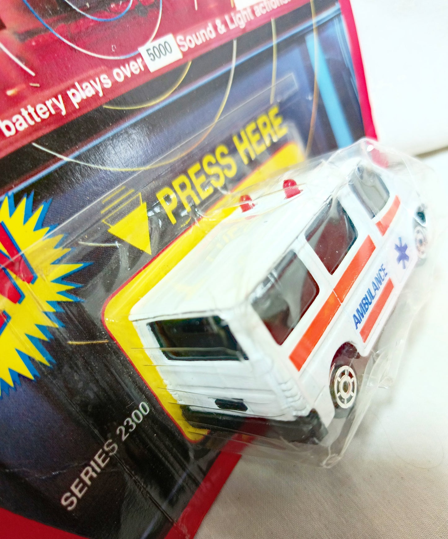 Majorette Sonic Flashers Ford Transit Ambulance Series 2300 France 1989 - TulipStuff