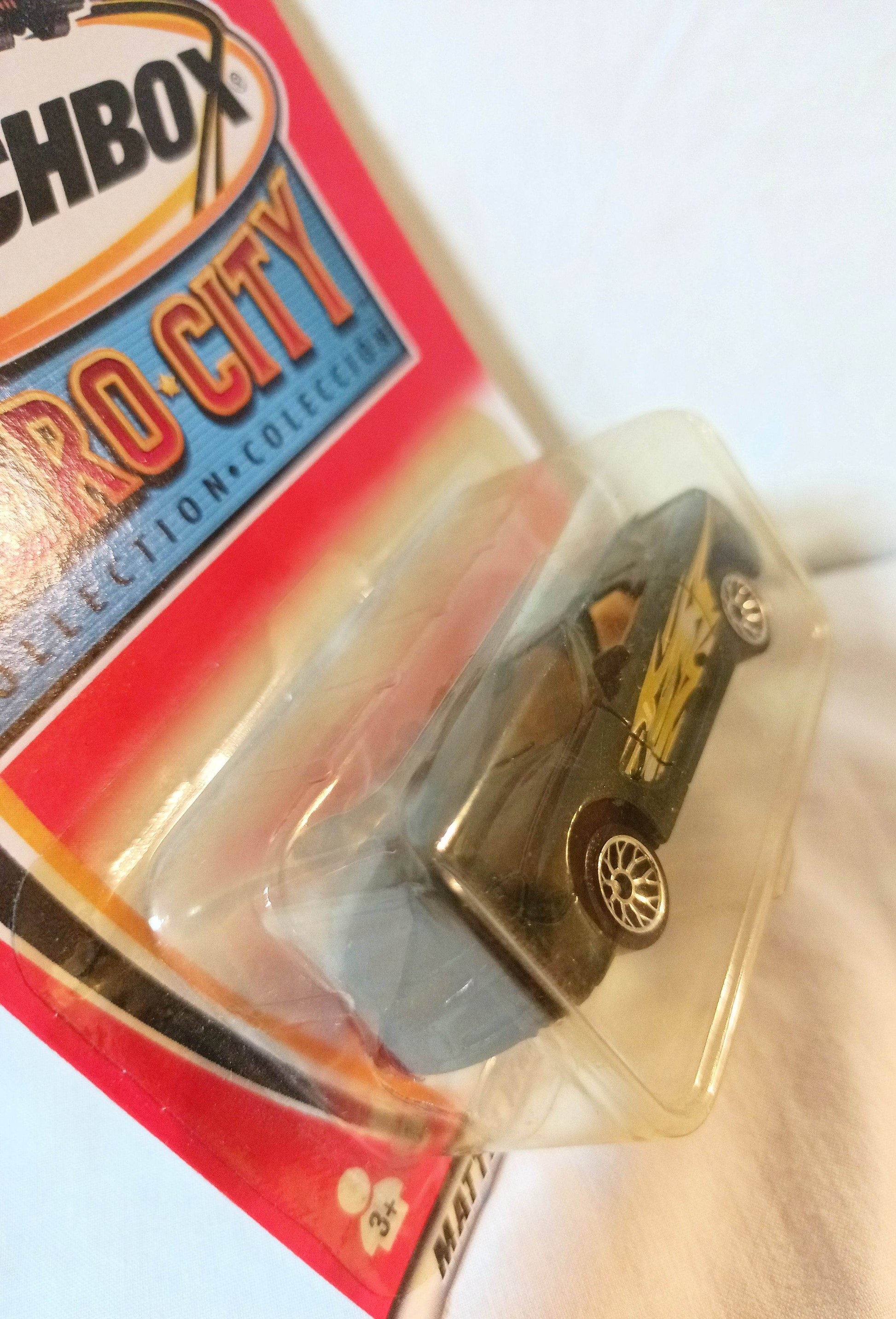 Matchbox #8 2000 Chevrolet Corvette Convertible Hero City 2003 - TulipStuff