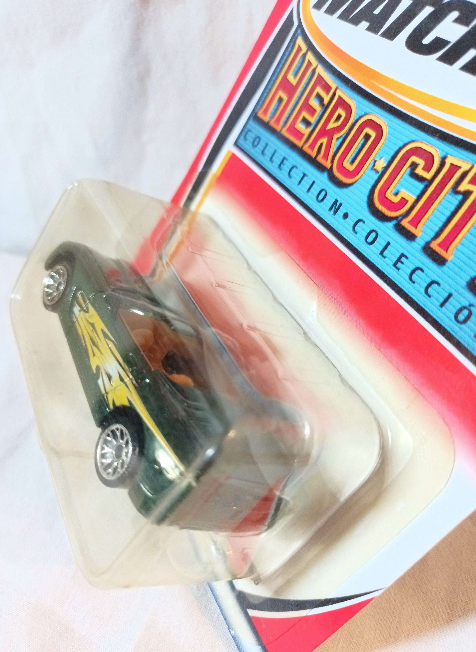 Matchbox #8 2000 Chevrolet Corvette Convertible Hero City 2003 - TulipStuff