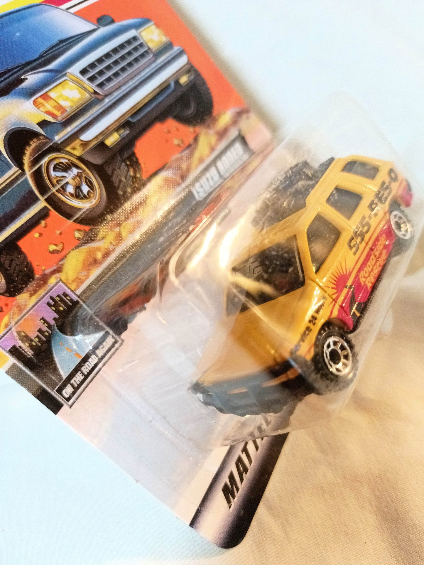 Matchbox #100 Isuzu Rodeo On The Road Again Series 2000 - TulipStuff