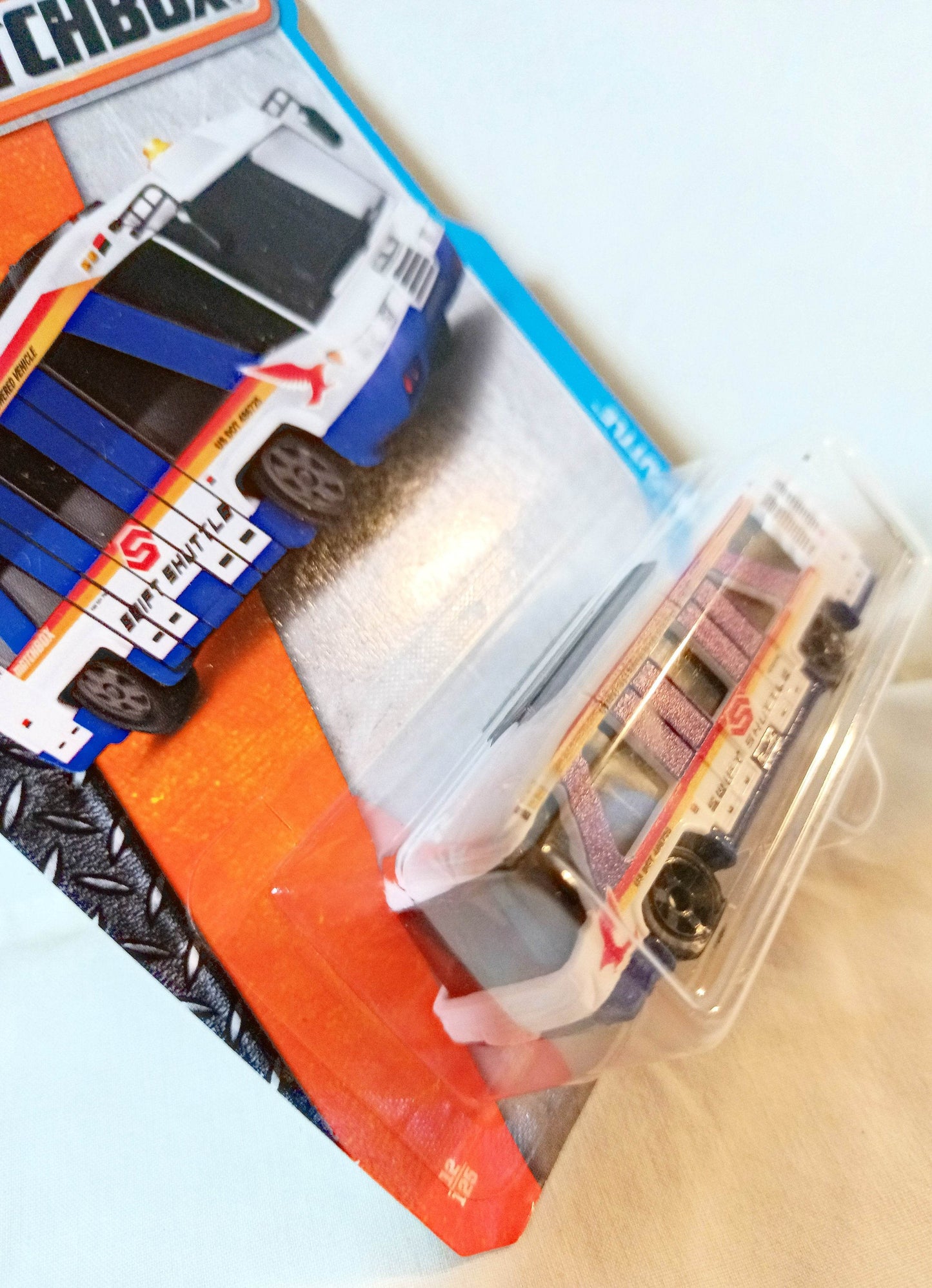 Matchbox #12 Swift Shuttle Airport Bus MBX Adventure City 2017 - TulipStuff