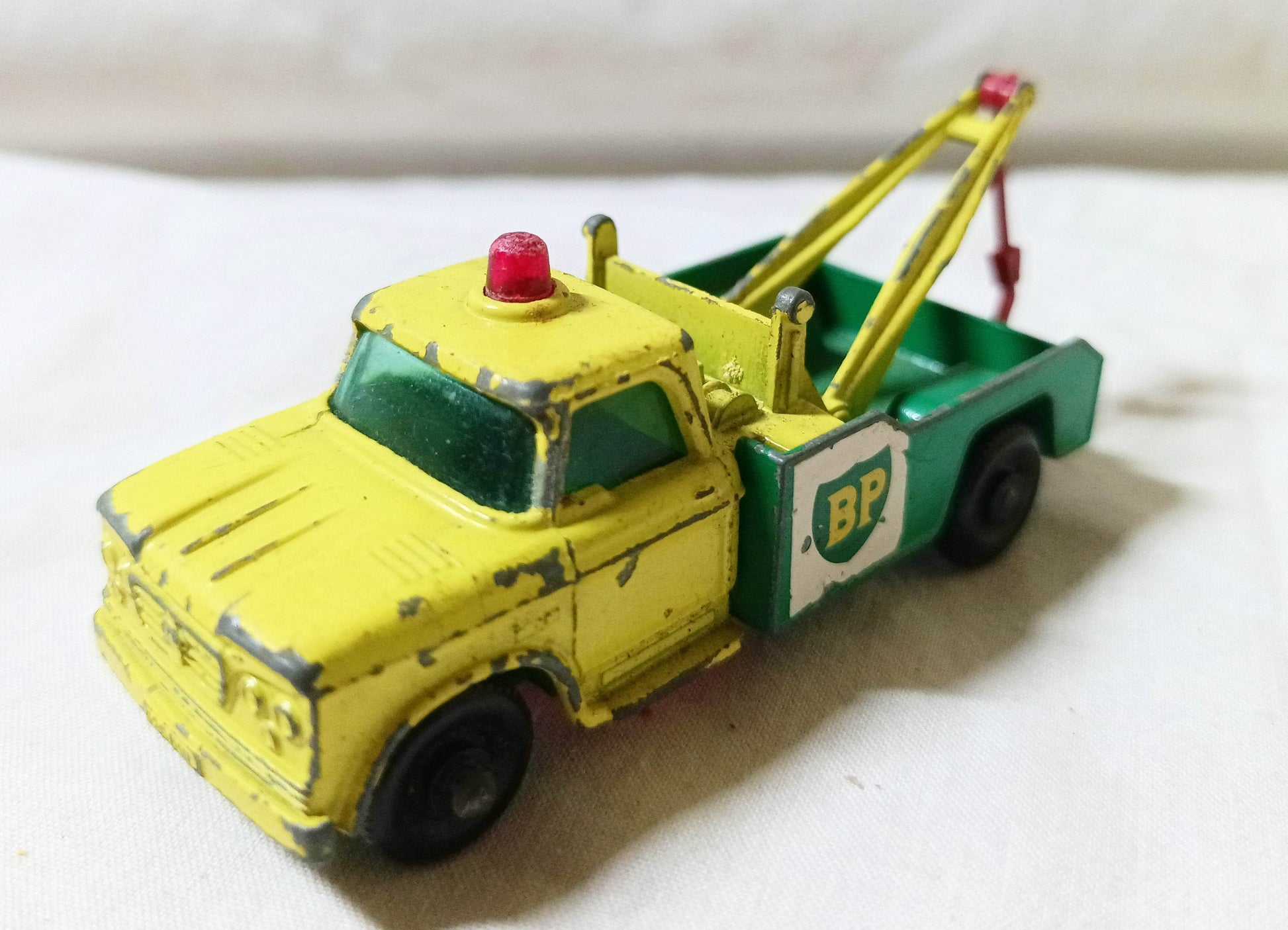Lesney Matchbox 13 BP Dodge Wreck Truck England 1965 - TulipStuff