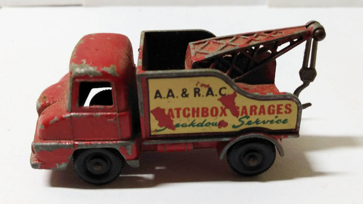 Lesney Matchbox 13 Ford Thames Trader Wreck Truck England 1961 - TulipStuff