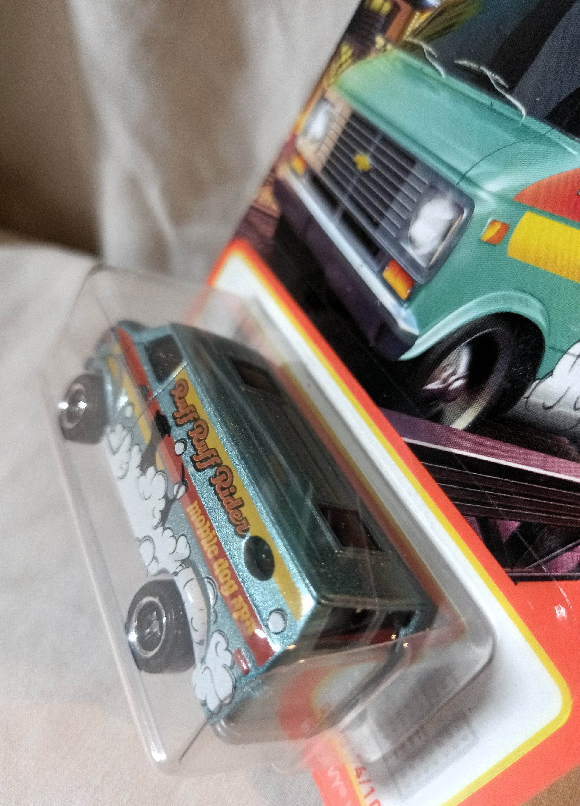 Matchbox #14 '75 Chevy Van Ruff Ruff Rider Mobile Dog Spa 2024 - TulipStuff