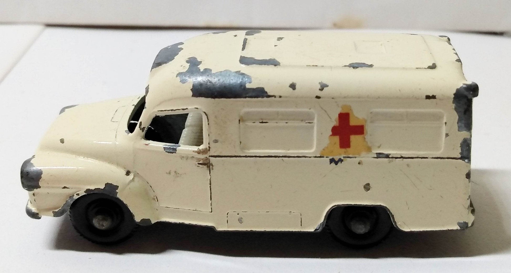 Lesney Matchbox 14 Bedford Lomas Ambulance 1962 England - TulipStuff