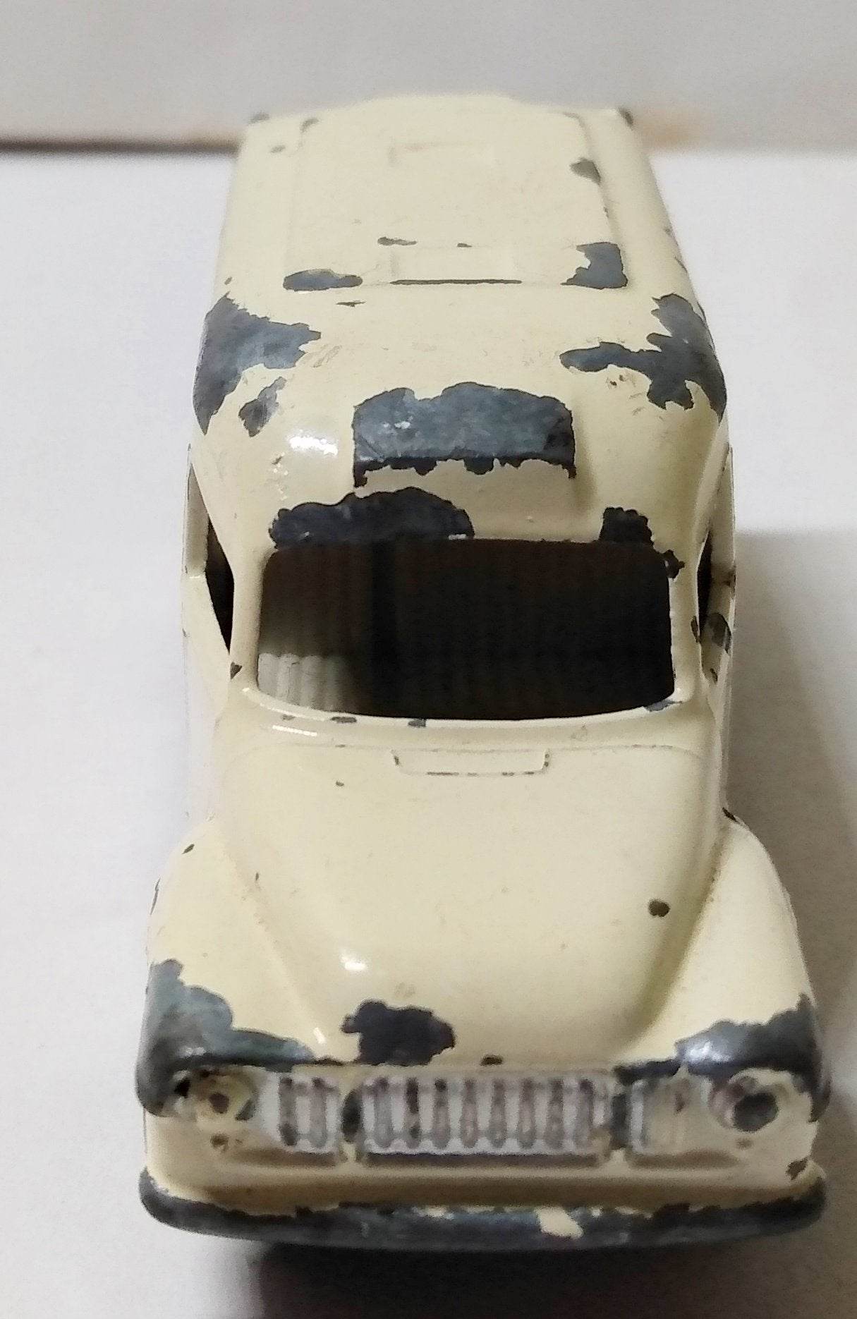 Lesney Matchbox 14 Bedford Lomas Ambulance 1962 England - TulipStuff