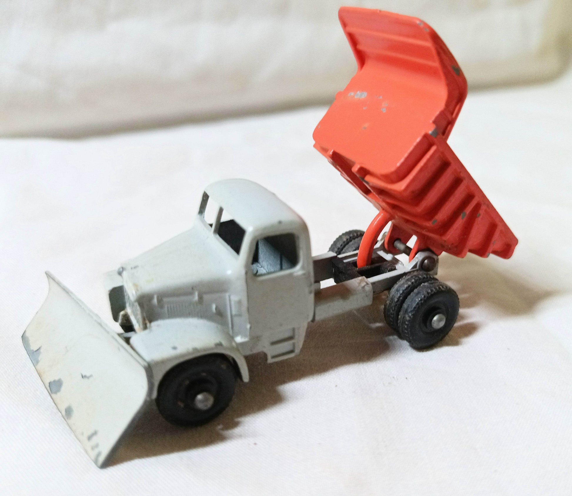 Lesney Matchbox No 16 Scammell Snow Plough Diecast Truck 1963 England - TulipStuff