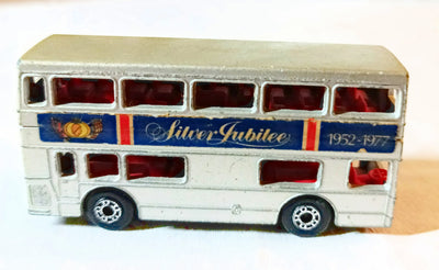 Matchbox 17 Silver Jubilee 1952-77 The Londoner London Bus 1977 - TulipStuff