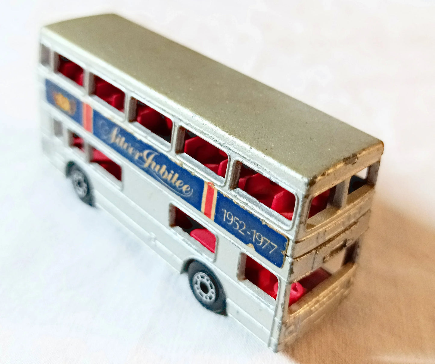 Matchbox 17 Silver Jubilee 1952-77 The Londoner London Bus 1977 - TulipStuff