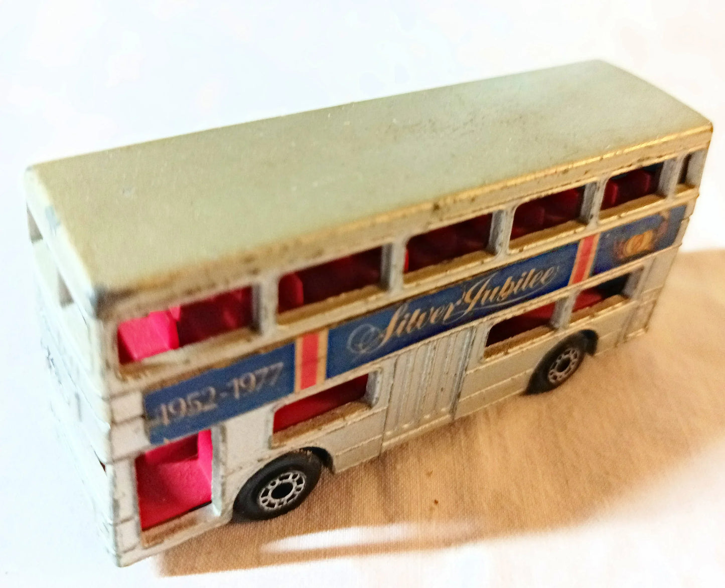 Matchbox 17 Silver Jubilee 1952-77 The Londoner London Bus 1977 - TulipStuff
