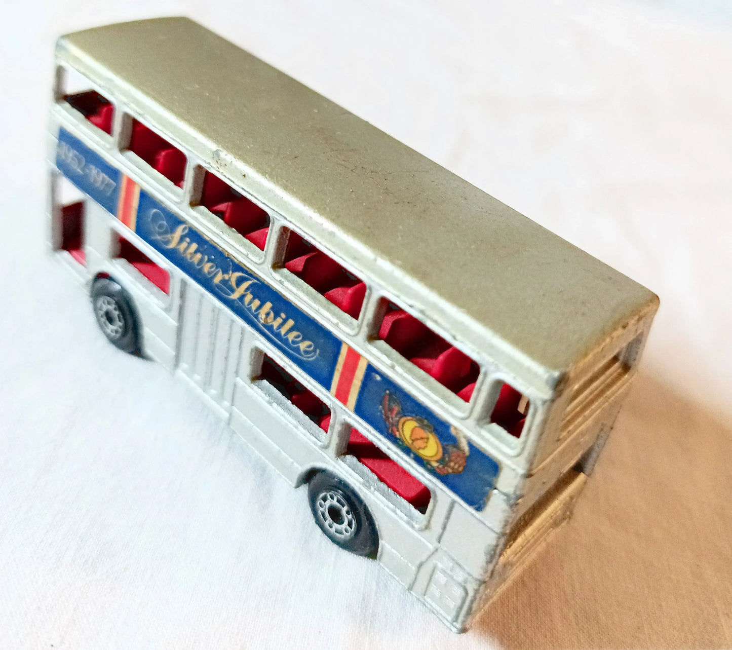 Matchbox 17 Silver Jubilee 1952-77 The Londoner London Bus 1977 - TulipStuff