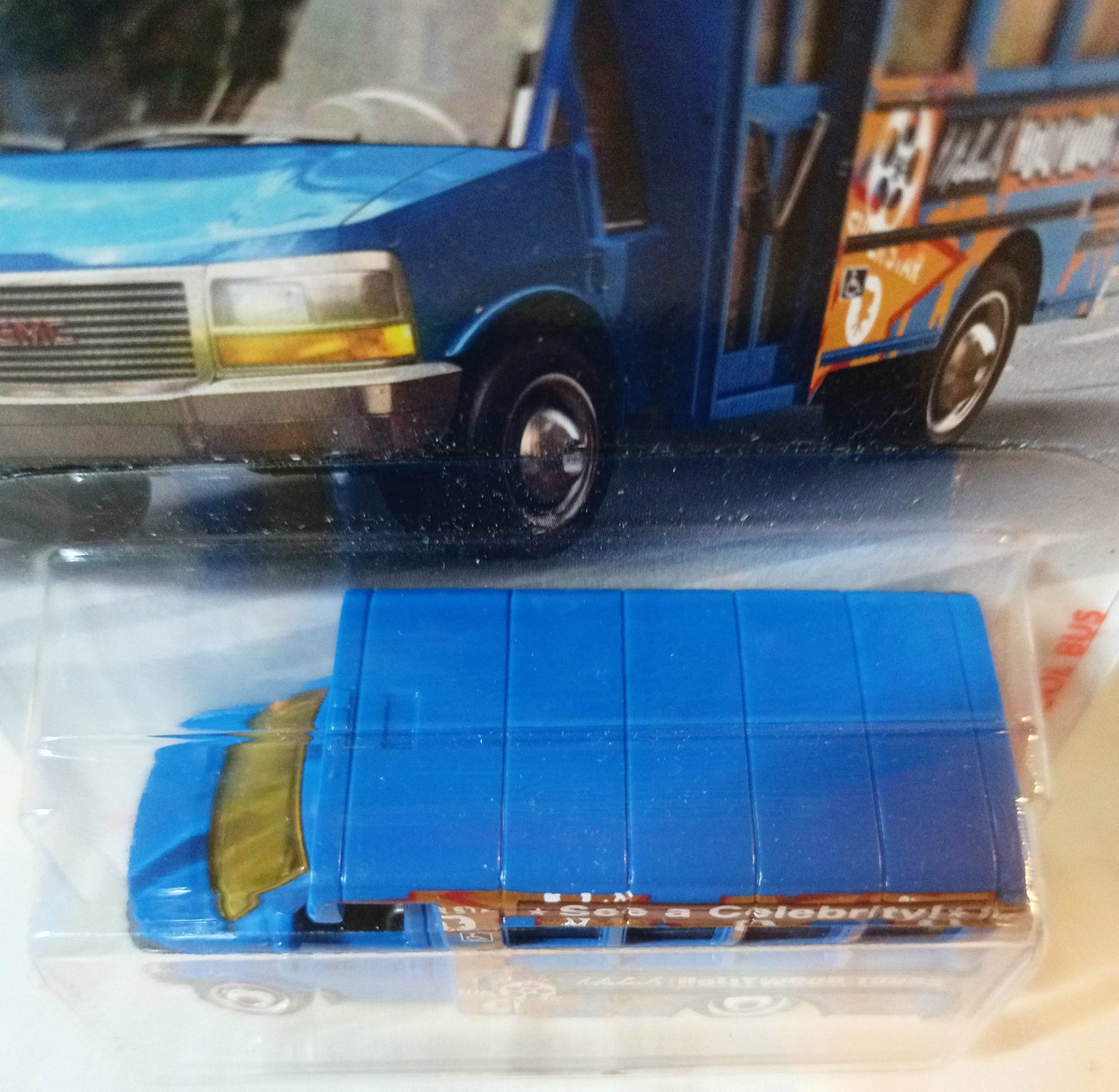 Matchbox #18 GMC School Bus Hollywood Tours MBX Service 2018 - TulipStuff