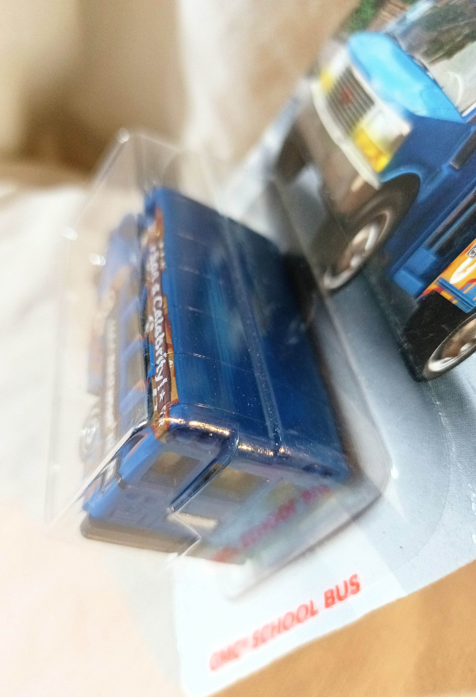 Matchbox #18 GMC School Bus Hollywood Tours MBX Service 2018 - TulipStuff