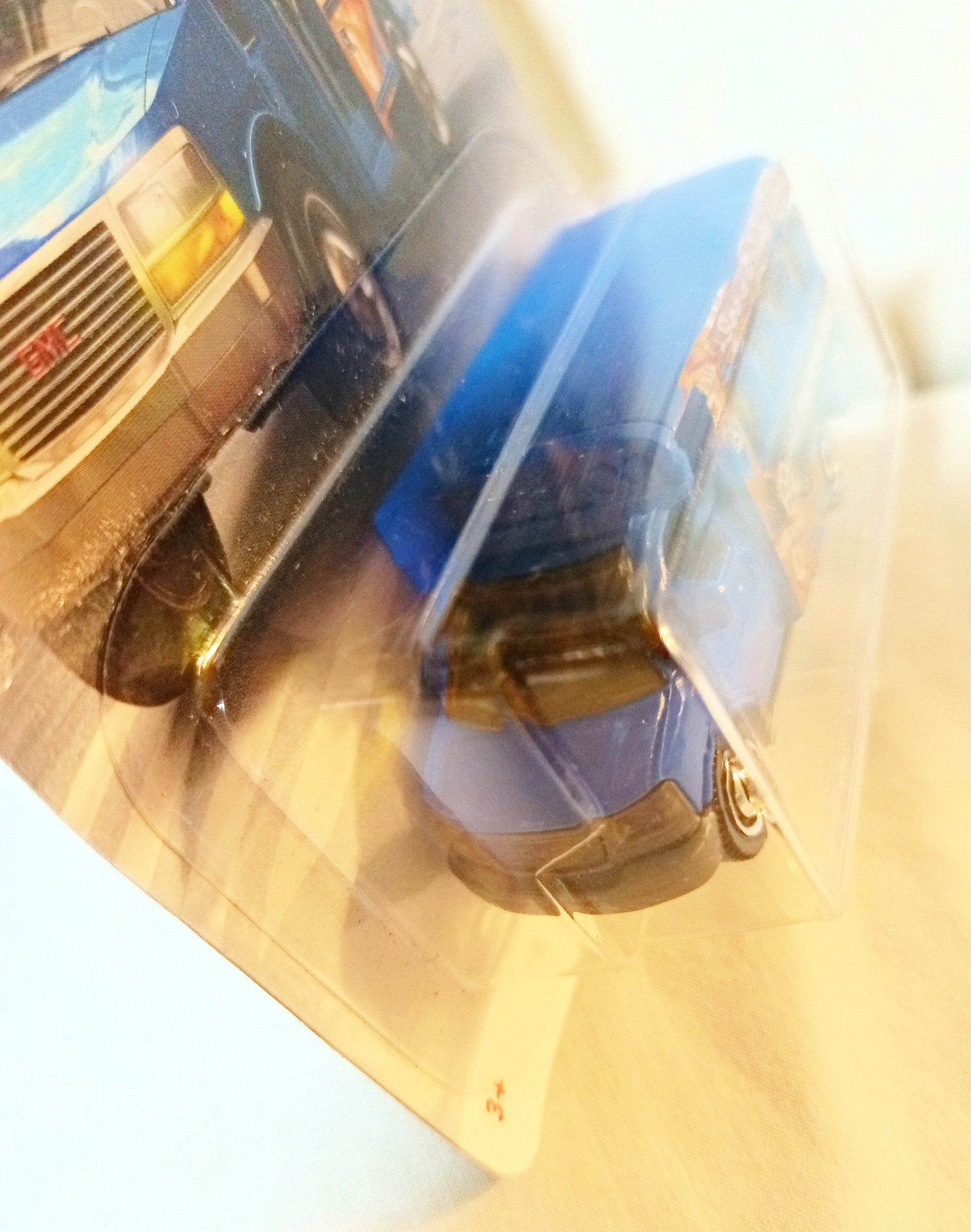 Matchbox #18 GMC School Bus Hollywood Tours MBX Service 2018 - TulipStuff