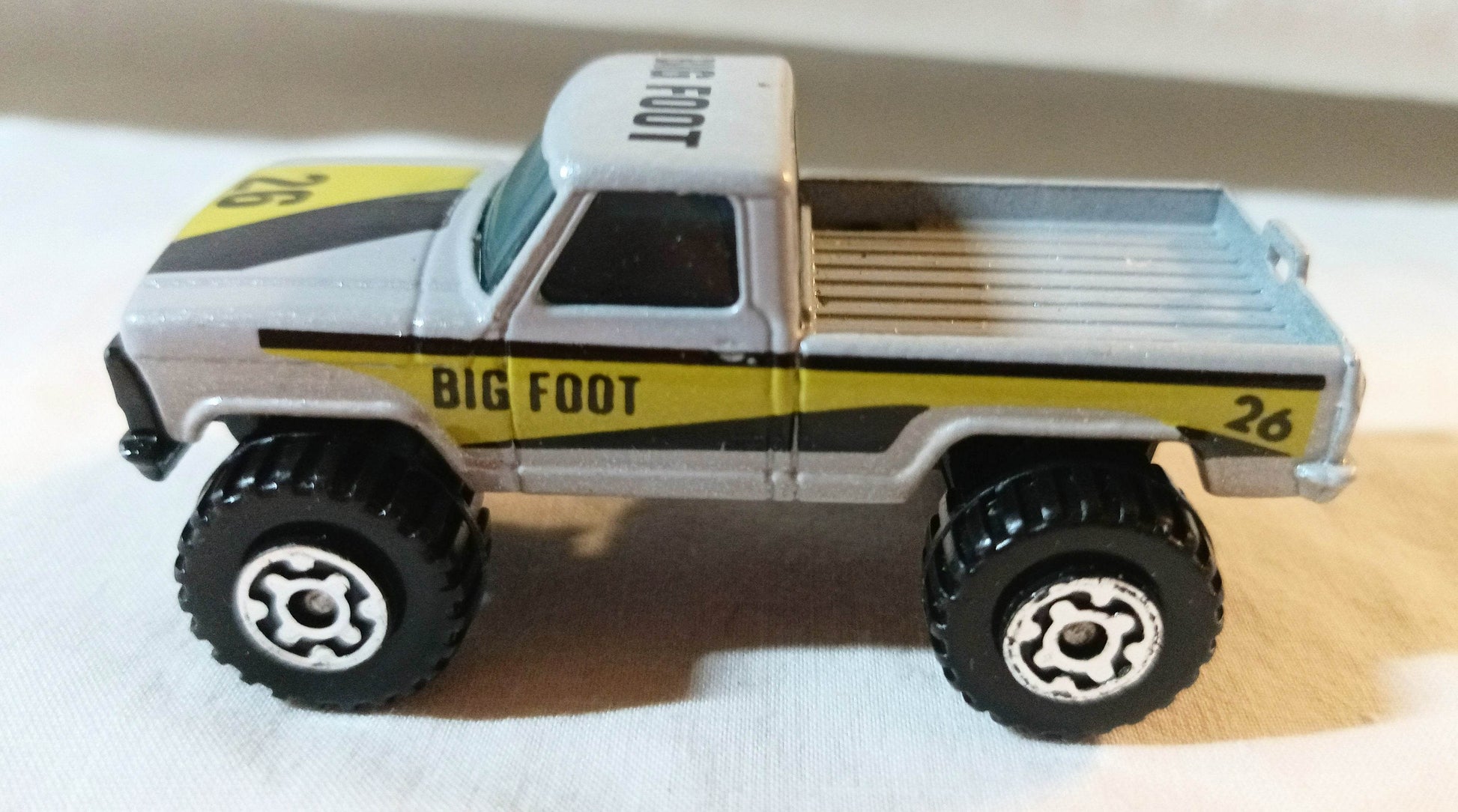 Matchbox #22 4x4 Mini Pick-up Truck Camper Macau 1983 - TulipStuff