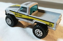 Load image into Gallery viewer, Matchbox #22 4x4 Mini Pick-up Truck Camper Macau 1983 - TulipStuff
