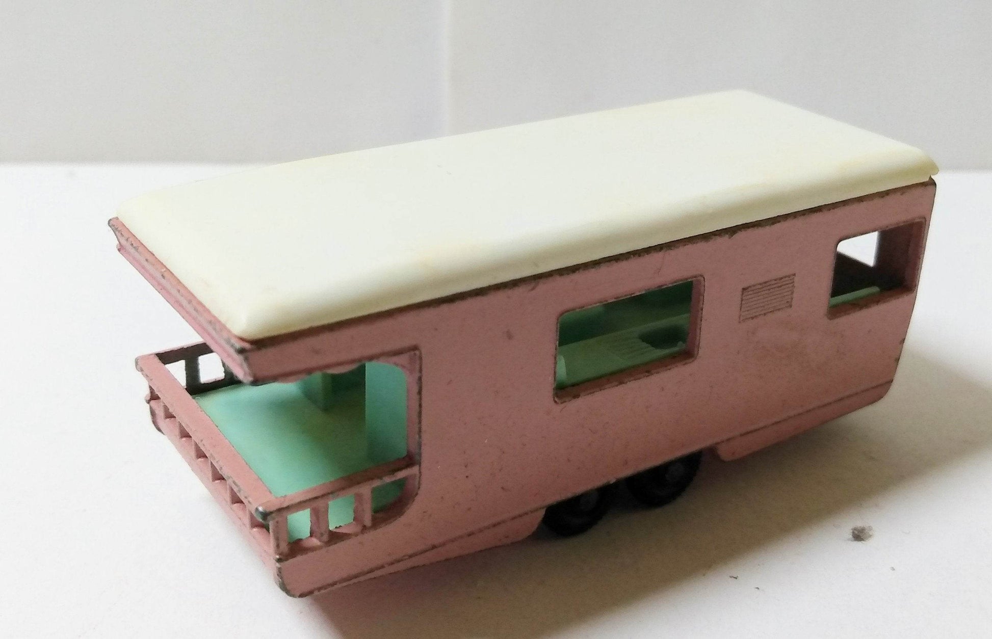 Lesney Matchbox 23 Trailer Caravan RV Camper Pink England 1965 - TulipStuff