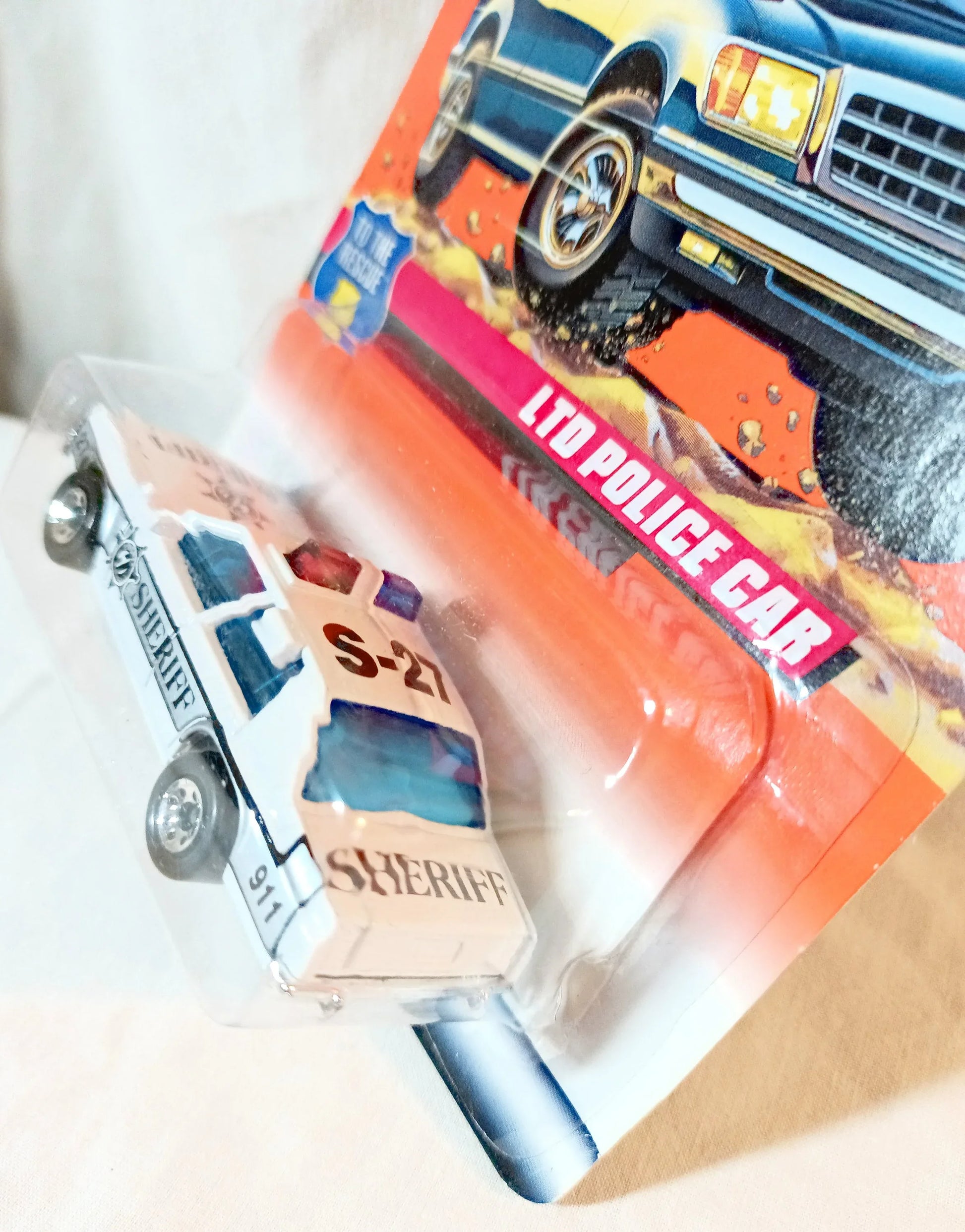 Matchbox 24 Ford LTD Police Car Sheriff To The Rescue 1998 -TulipStuff