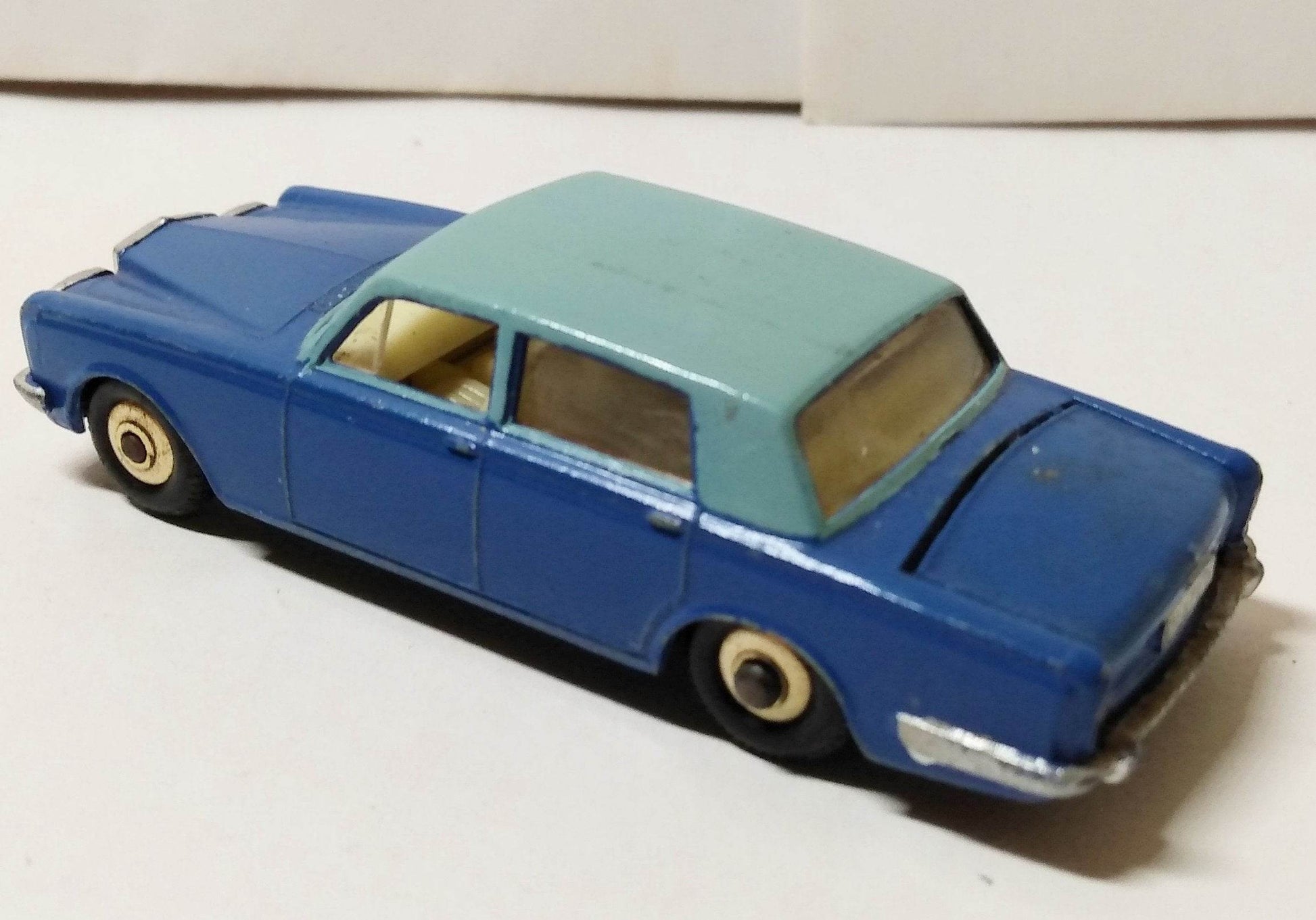 Lesney Matchbox #24 Rolls Royce Silver Shadow 1967 Custom Repaint - TulipStuff