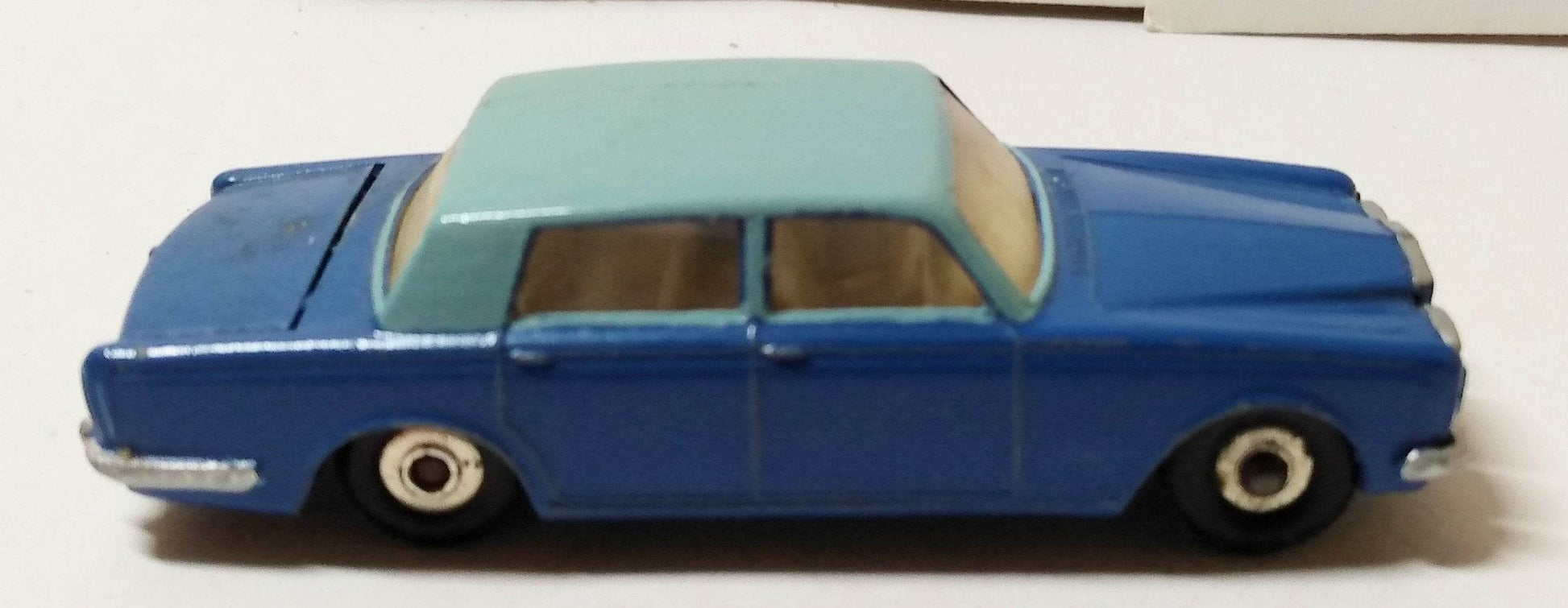 Lesney Matchbox #24 Rolls Royce Silver Shadow 1967 Custom Repaint - TulipStuff