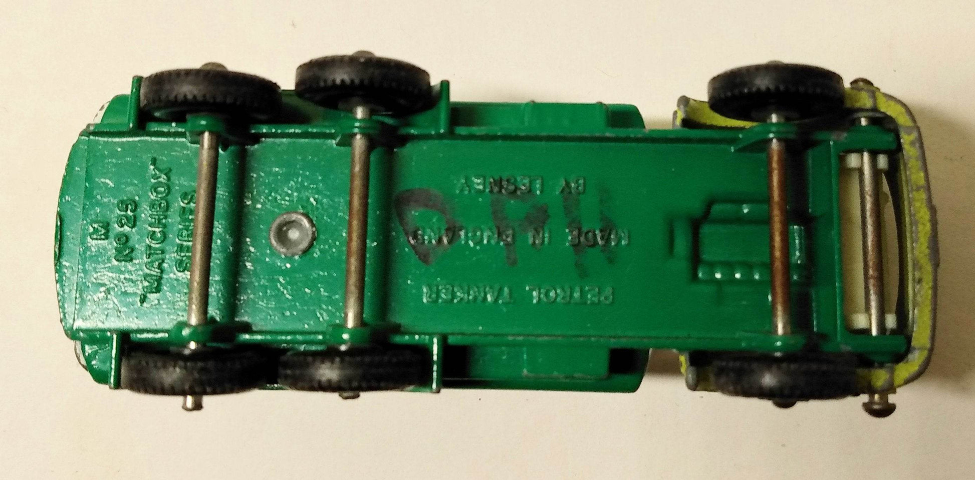 Lesney Matchbox 25 BP Bedford Petrol Tanker 1964 England - TulipStuff