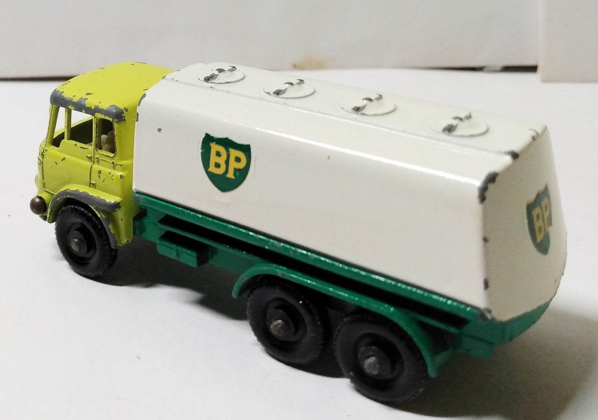 Lesney Matchbox 25 BP Bedford Petrol Tanker 1964 England - TulipStuff
