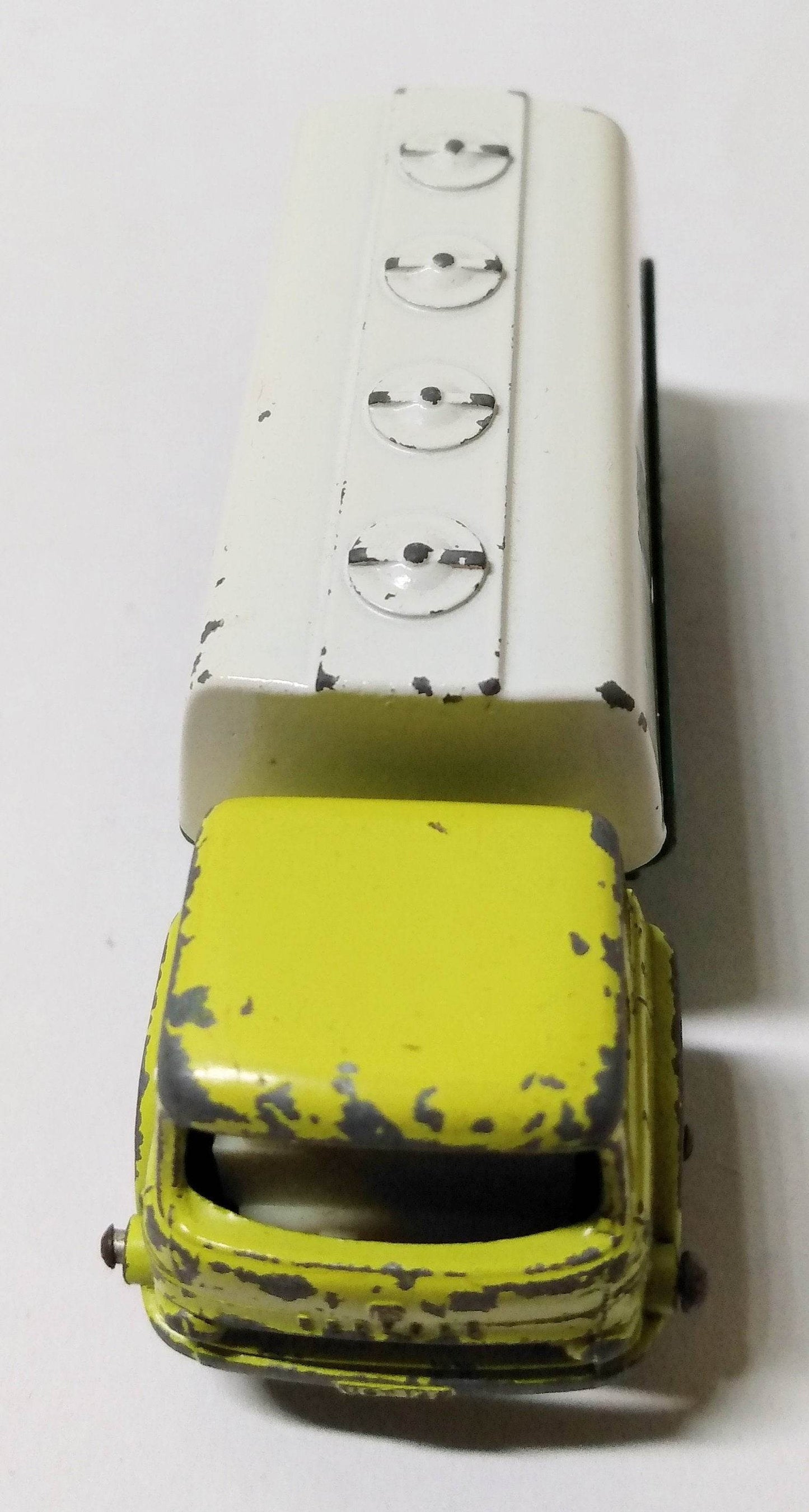 Lesney Matchbox 25 BP Bedford Petrol Tanker 1964 England - TulipStuff