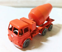 Load image into Gallery viewer, Lesney Matchbox 26 Foden Cement Mixer Truck 1961 England gw - TulipStuff
