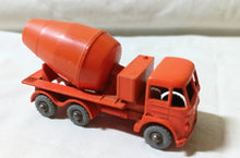 Load image into Gallery viewer, Lesney Matchbox 26 Foden Cement Mixer Truck 1961 England gw - TulipStuff
