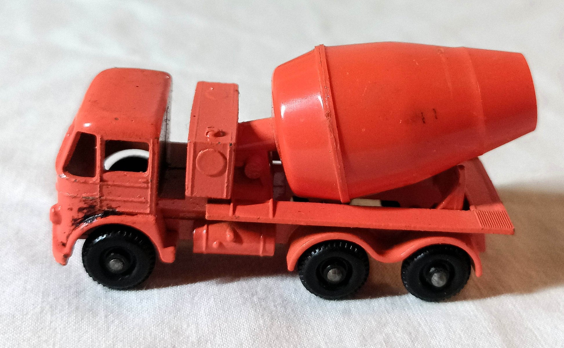 Lesney Matchbox 26 Foden Cement Mixer Truck 1964 England bw - TulipStuff
