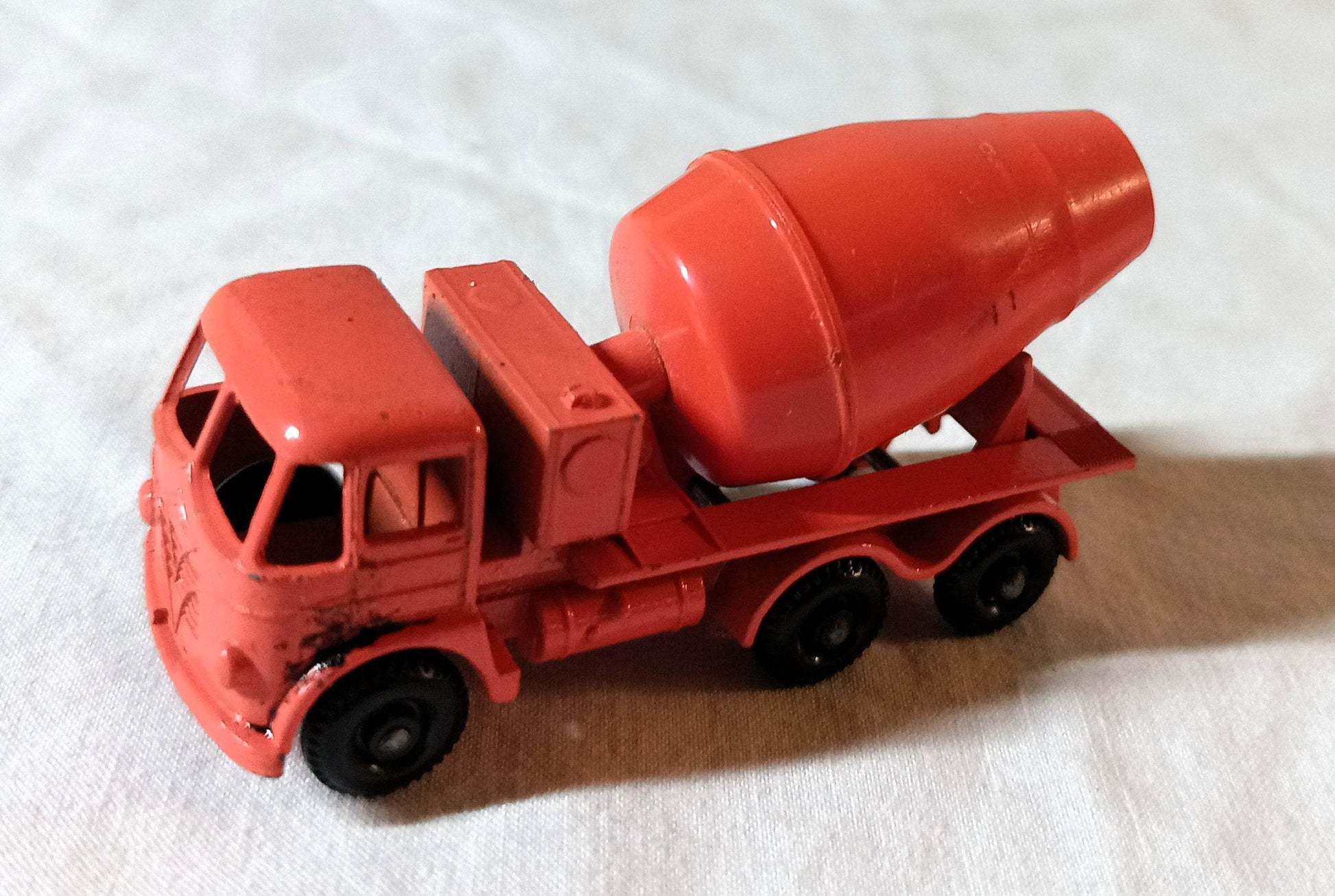 Lesney Matchbox 26 Foden Cement Mixer Truck 1964 England bw - TulipStuff