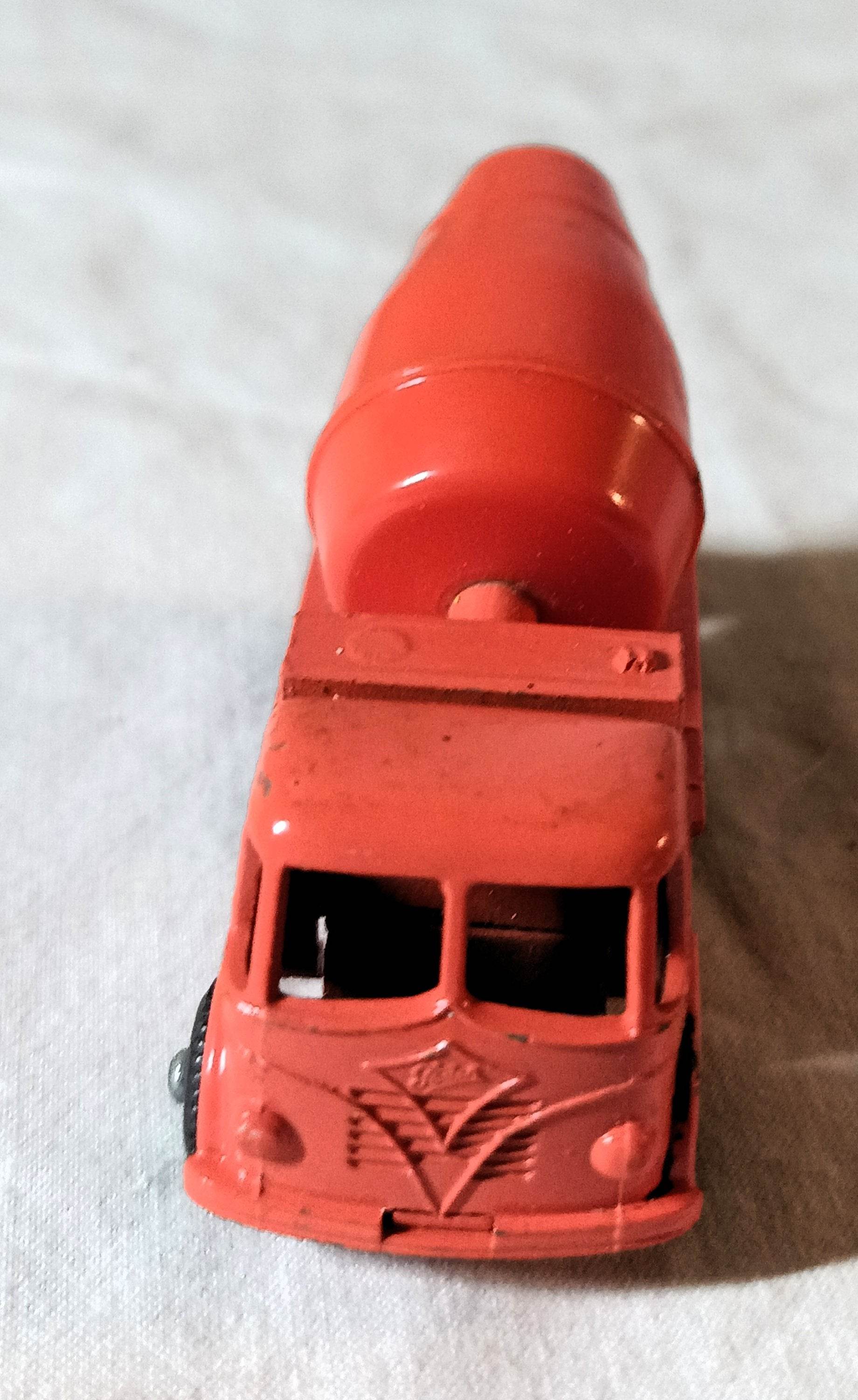 Lesney Matchbox 26 Foden Cement Mixer Truck 1964 England bw - TulipStuff