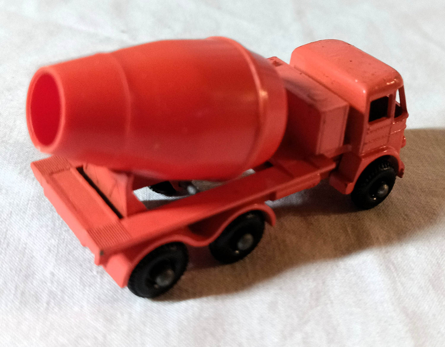 Lesney Matchbox 26 Foden Cement Mixer Truck 1964 England bw - TulipStuff
