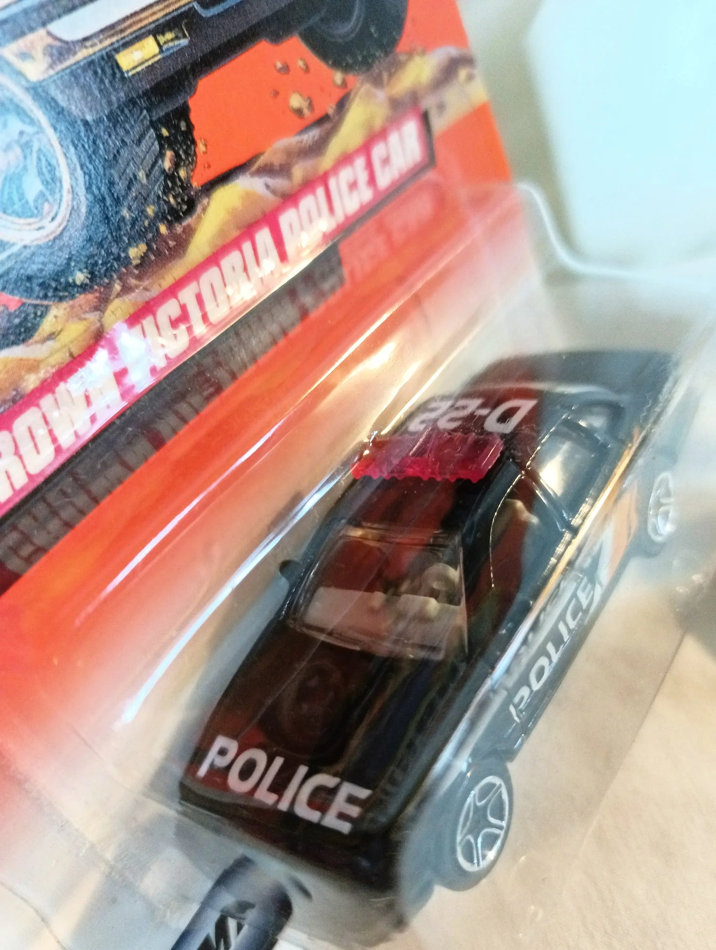 Matchbox #28 1997 Ford Crown Victoria Police Car To The Rescue Series - TulipStuff