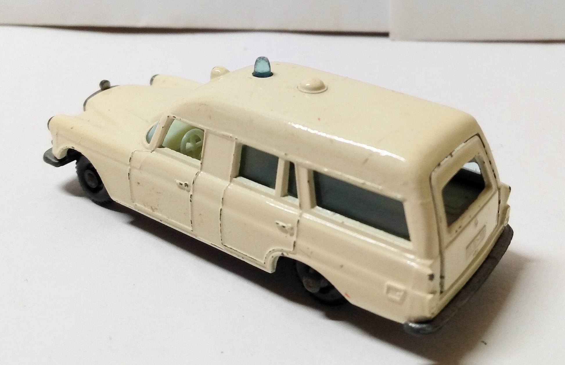 Lesney Matchbox 3 Mercedes Benz Binz Ambulance 1967 England - TulipStuff