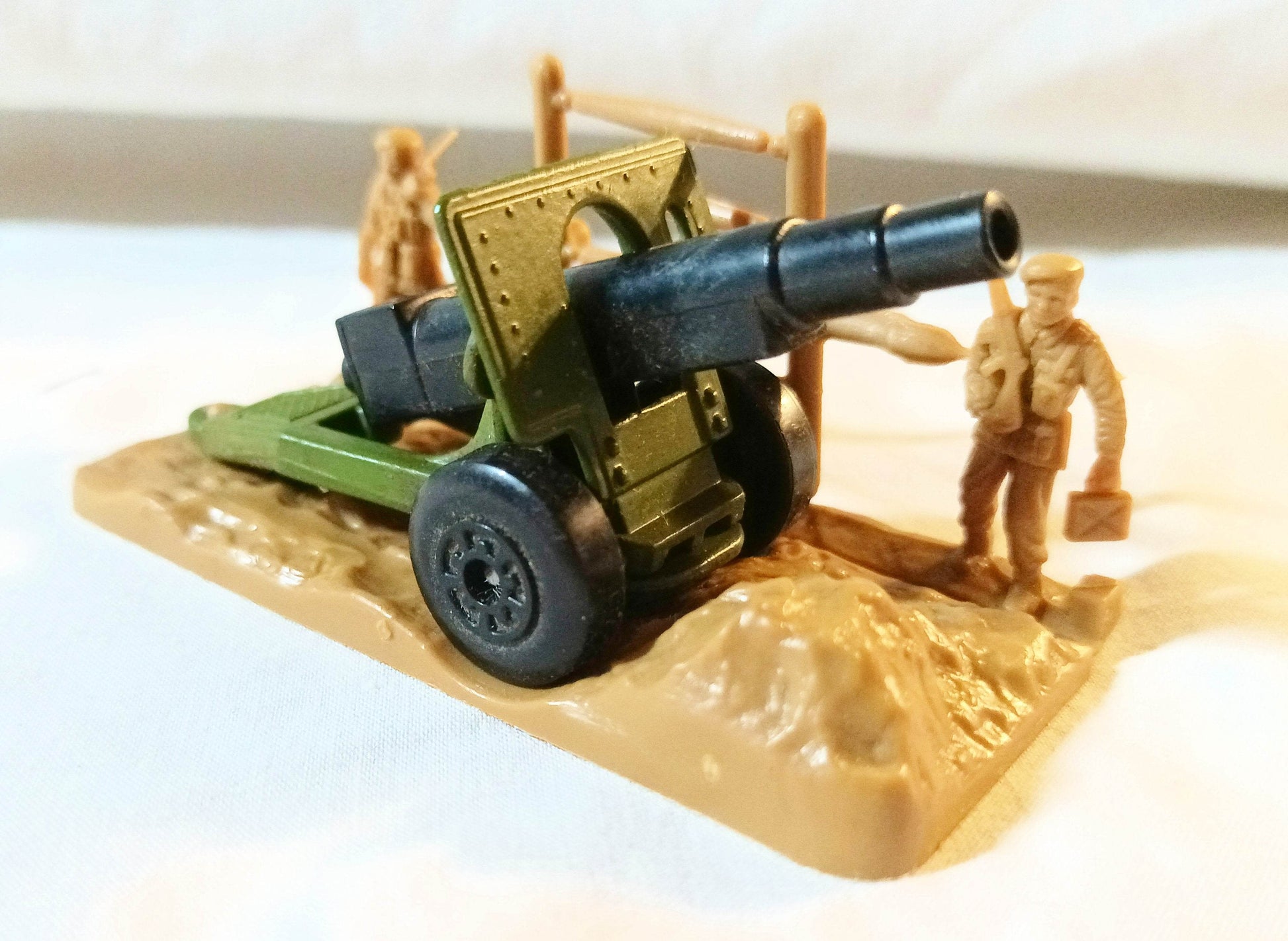 Lesney Matchbox 32 Field Gun w/Soldiers Diorama England 1978 - TulipStuff