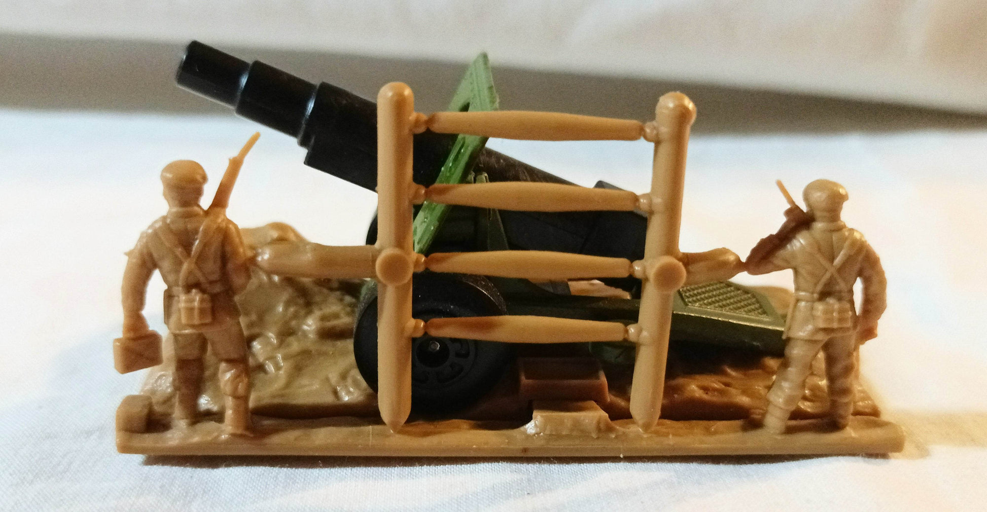 Lesney Matchbox 32 Field Gun w/Soldiers Diorama England 1978 - TulipStuff