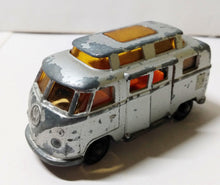 Load image into Gallery viewer, Lesney Matchbox 34 Volkswagen Camper England 1967 high roof - TulipStuff
