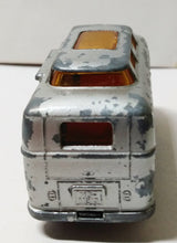 Load image into Gallery viewer, Lesney Matchbox 34 Volkswagen Camper England 1967 high roof - TulipStuff
