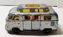 Load image into Gallery viewer, Lesney Matchbox 34 Volkswagen Camper England 1967 high roof - TulipStuff
